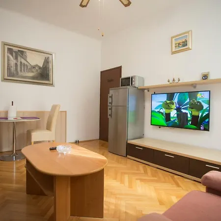 Sandy Beach Studio Apartman Apartmán *