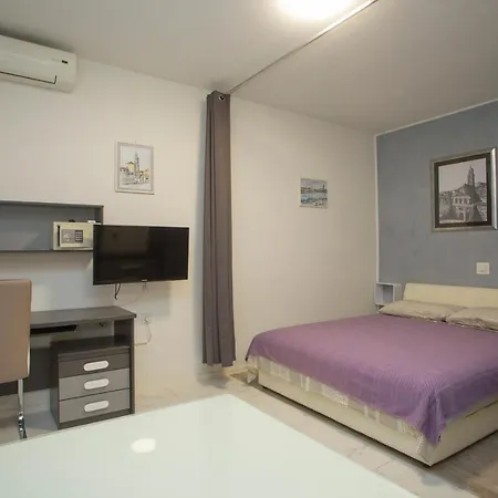 Sandy Beach&Centre Apartments *